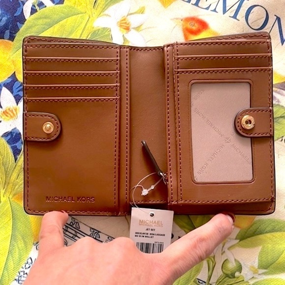 Brand New Michael Kors Brown Luggage Logo Medium Slim Bifold Snap Close Wallet - Picture 7 of 16